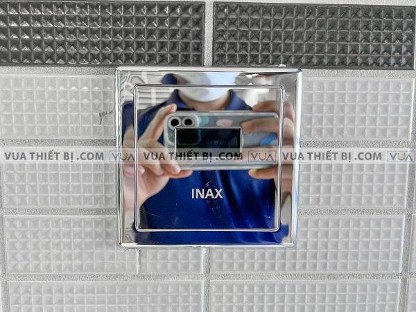 Van xả tiểu nam INAX OKUV-30SM cảm ứng âm tường dùng điện